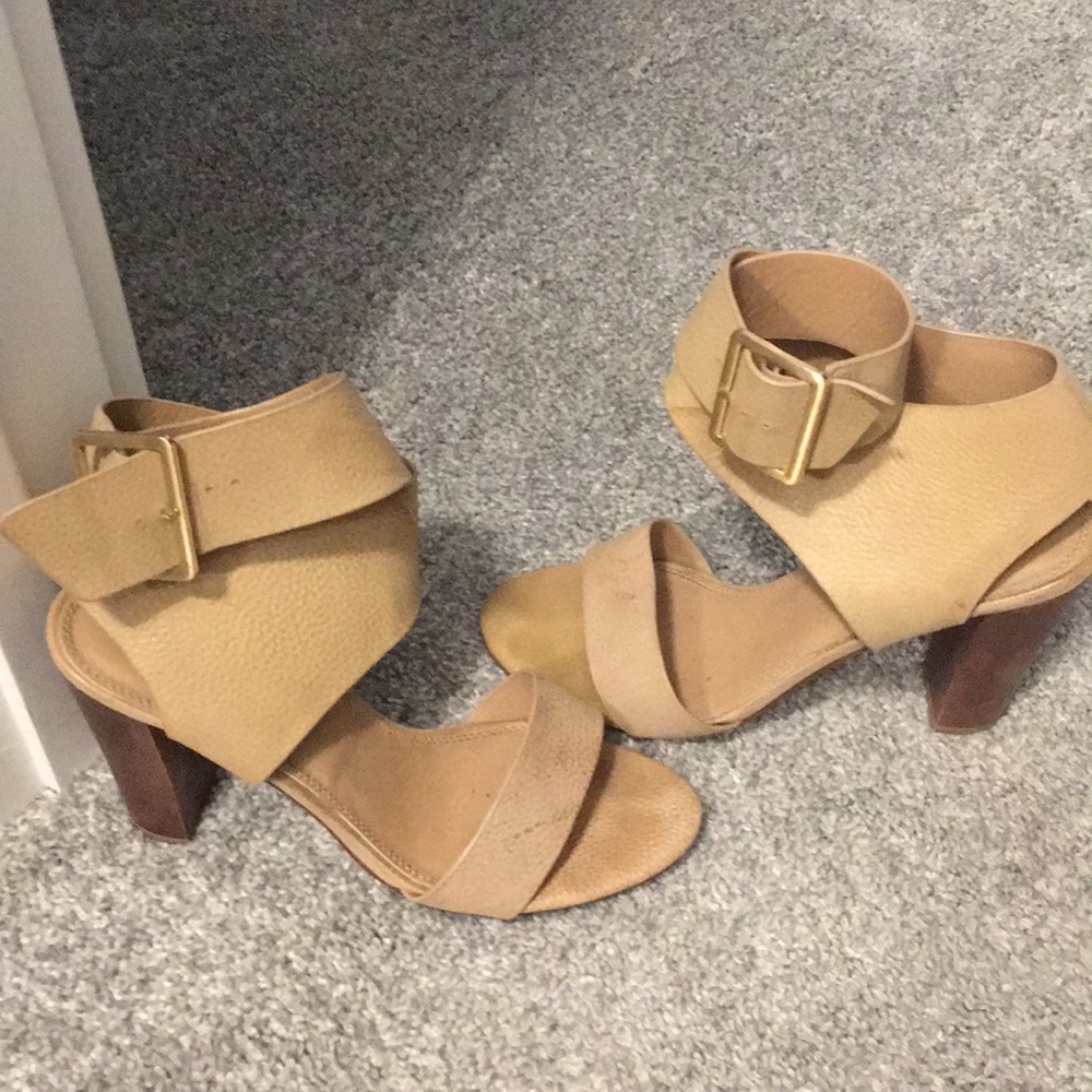 Splendid nude sandals